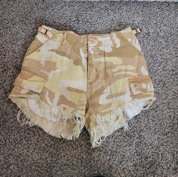 Free people commander camo shorts - Picture 2 of 7